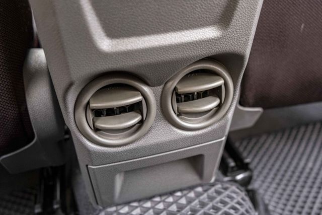 2011年式FOCUS五門柴油運動時尚版 小車好操控 4氣囊 跑車化座椅 定速 類ST鋁圈 四幅方向盤  第19張相片
