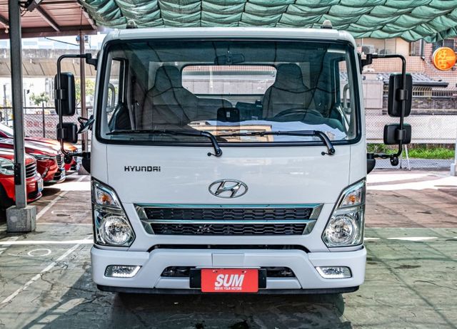 中軸版 彩色數位儀表 定速巡航 倒車顯影 媒體播放器 倒車雷達 加裝四路鏡頭 僅跑一萬多公里 原廠保固中  第2張相片