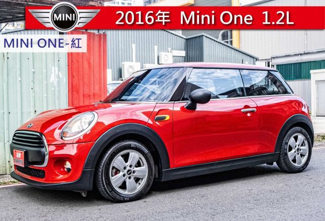 2016年式MINI ONE 加裝衛星導航系統 I-KEY 循跡防滑 怠速熄火 電折後視鏡 冷暖空調 僅跑9萬多公里  第1張相片