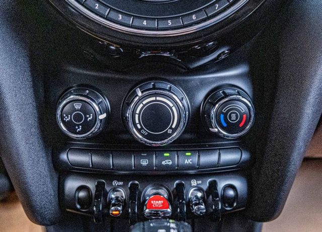 2016年式MINI ONE 加裝衛星導航系統 I-KEY 循跡防滑 怠速熄火 電折後視鏡 冷暖空調 僅跑9萬多公里  第14張相片