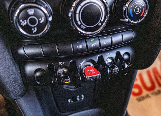 2016年式MINI ONE 加裝衛星導航系統 I-KEY 循跡防滑 怠速熄火 電折後視鏡 冷暖空調 僅跑9萬多公里  第15張相片