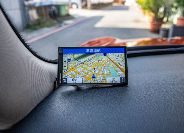2016年式MINI ONE 加裝衛星導航系統 I-KEY 循跡防滑 怠速熄火 電折後視鏡 冷暖空調 僅跑9萬多公里  第18張相片