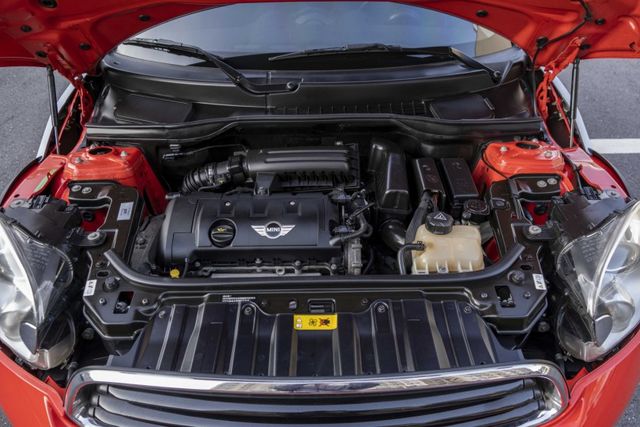 Mini Countryman One版 可愛外形 總代理  HID頭燈 6氣囊 電子後視鏡 倒車顯示 僅跑11萬公里  第5張相片
