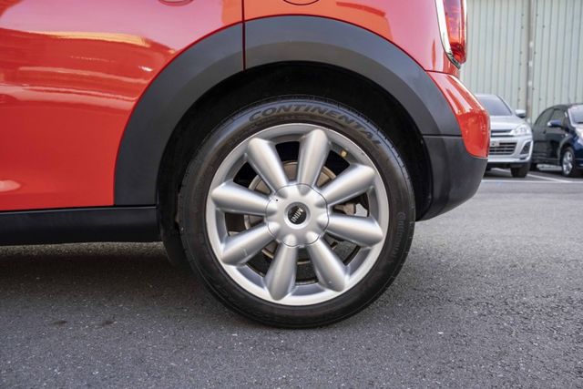Mini Countryman One版 可愛外形 總代理  HID頭燈 6氣囊 電子後視鏡 倒車顯示 僅跑11萬公里  第20張相片