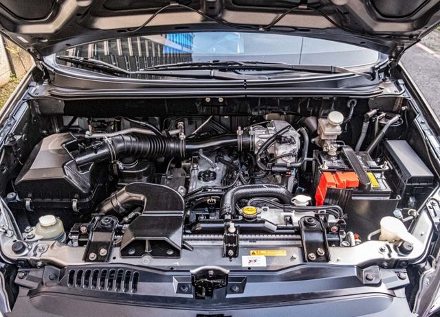 Zinger貨卡晶鑽型 定速巡航 倒車雷達 電子後視鏡 17吋圈 加裝升縮捲簾 載重700公斤 僅跑3萬多公里  第5張相片
