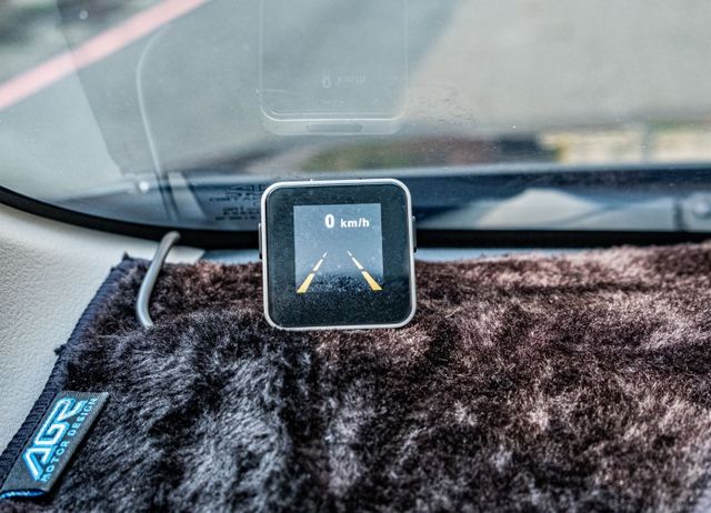 Zinger貨卡晶鑽型 定速巡航 倒車雷達 電子後視鏡 17吋圈 加裝升縮捲簾 載重700公斤 僅跑3萬多公里  第17張相片