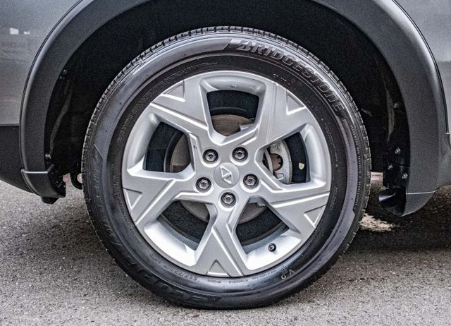 Zinger貨卡晶鑽型 定速巡航 倒車雷達 電子後視鏡 17吋圈 加裝升縮捲簾 載重700公斤 僅跑3萬多公里  第20張相片