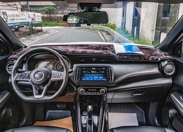 2022年式 智行旗艦版 定速巡航 恆溫空調 360環景 倒車顯影 加裝電子後視鏡 原廠8年保固中 僅跑7萬多  第6張相片