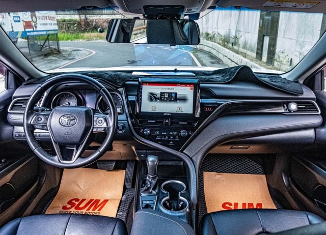 2023年領 尊爵精裝版 TSS2.0駕駛輔助 雙電動椅 I-KEY 倒車顯影 盲點偵測 儀表資訊幕 原廠保養保固中  第6張相片