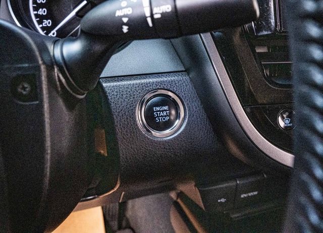 2023年領 尊爵精裝版 TSS2.0駕駛輔助 雙電動椅 I-KEY 倒車顯影 盲點偵測 儀表資訊幕 原廠保養保固中  第17張相片