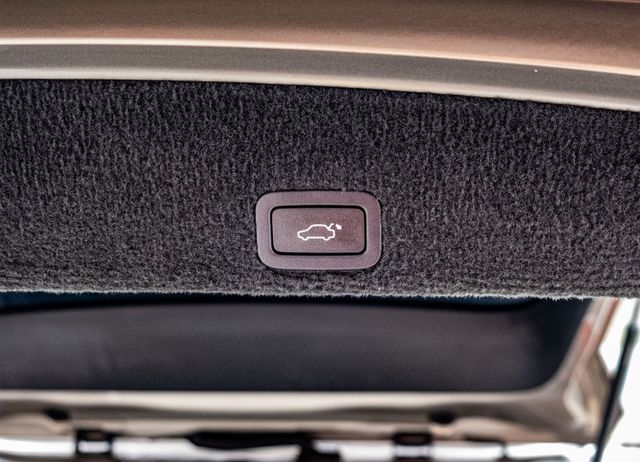 2011年XC60 T5版 HID頭燈 多功能方向盤 車頂行李架 電動尾門 雙區恆溫空調 瑞典戰車  第19張相片