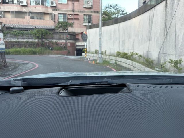 大生活家版 電動尾門 360環景影像 抬頭顯示器 盲點偵測 電子後視鏡 僅跑五萬多公里 原廠保固中  第11張相片