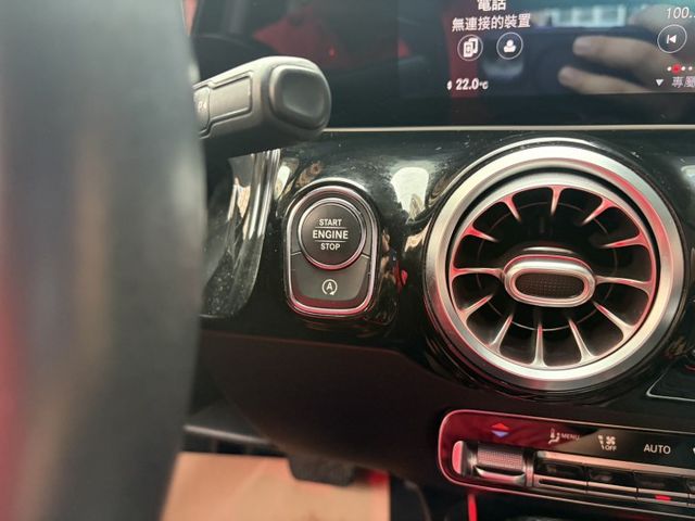 2020年B180 電動座椅 360環景 倒車顯影 64色氛圍燈 電動尾門 全彩數位儀表 多功能方向盤 僅跑6萬多公里  第8張相片