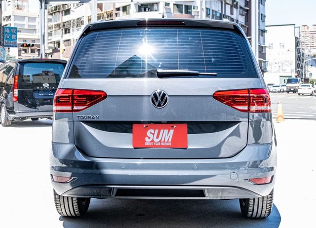 280 TSI Life版 電動加熱椅 電尾門 盲點偵測 倒車顯影 全彩數位儀表 多功能方向盤 僅跑7萬多公里  第3張相片