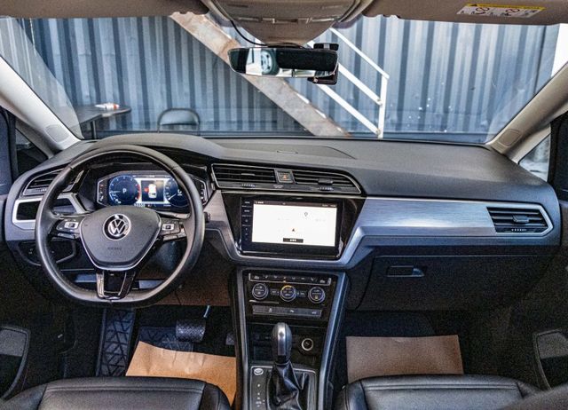 280 TSI Life版 電動加熱椅 電尾門 盲點偵測 倒車顯影 全彩數位儀表 多功能方向盤 僅跑7萬多公里  第6張相片
