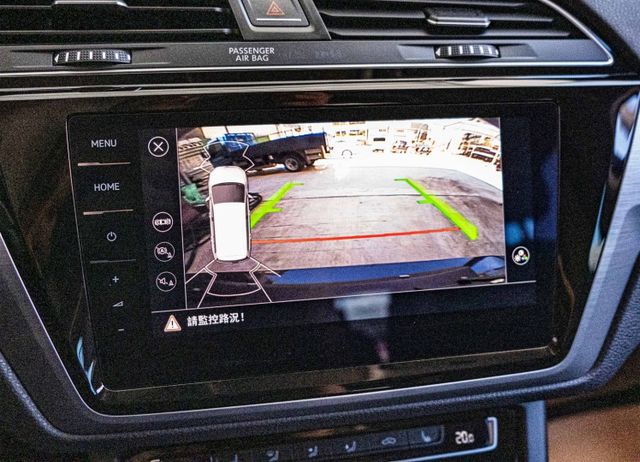 280 TSI Life版 電動加熱椅 電尾門 盲點偵測 倒車顯影 全彩數位儀表 多功能方向盤 僅跑7萬多公里  第12張相片