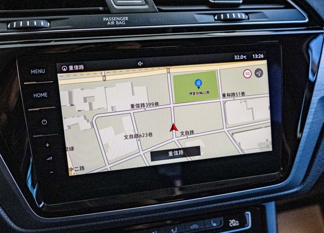 280 TSI Life版 電動加熱椅 電尾門 盲點偵測 倒車顯影 全彩數位儀表 多功能方向盤 僅跑7萬多公里  第13張相片
