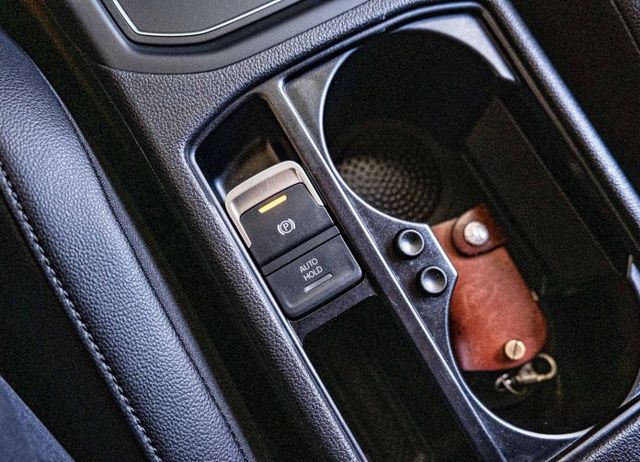 280 TSI Life版 電動加熱椅 電尾門 盲點偵測 倒車顯影 全彩數位儀表 多功能方向盤 僅跑7萬多公里  第16張相片
