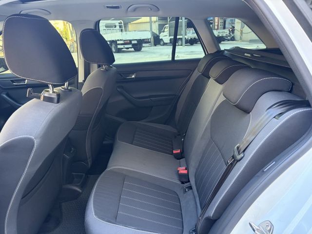 Fabia Combi 1.0 TSI版 全景天窗 盲點偵測 ACC跟車 胎壓偵測 恆溫空調 I-Key LED日行燈  第5張相片