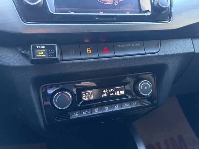 Fabia Combi 1.0 TSI版 全景天窗 盲點偵測 ACC跟車 胎壓偵測 恆溫空調 I-Key LED日行燈  第8張相片