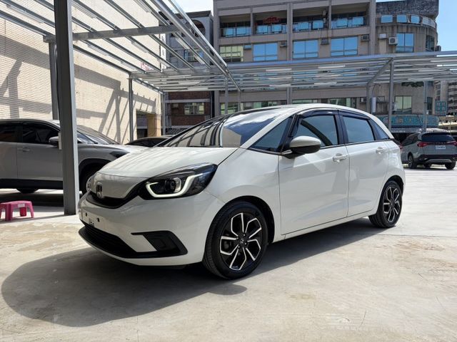 Home汽油版 LED燈組 ACC跟車 倒車雷達 恆溫空調 I-Key 全彩數位儀表 僅跑7萬多公里 固定原廠保養  第1張相片