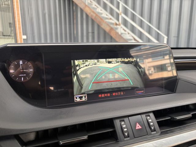2019年式 旗艦版 電動通風加熱座椅 電動尾門 衛星導航 倒車顯影 盲點偵測 雙區恆溫空調 固定原廠保養  第9張相片