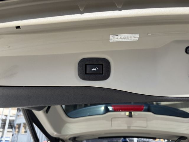 智行版 LED燈組 電動尾門 倒車顯影 360環景 ACC跟車 盲點偵測 抬顯 僅跑5萬多公里 原廠保養  第4張相片