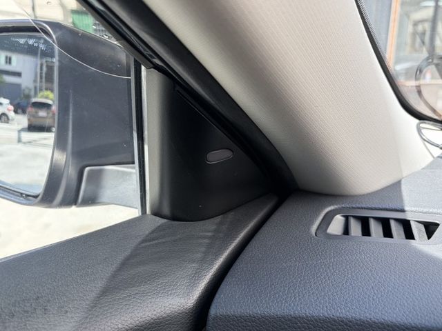 智行版 LED燈組 電動尾門 倒車顯影 360環景 ACC跟車 盲點偵測 抬顯 僅跑5萬多公里 原廠保養  第11張相片