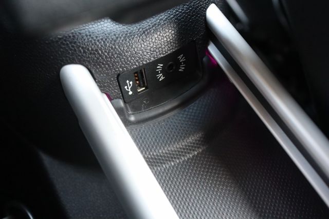 【總代理小改款 全原鈑件】HID頭燈｜倒車影像｜CARPLAY｜導航｜LED日行燈｜恆溫｜定速｜方向盤快控｜ISOFIX  第17張相片