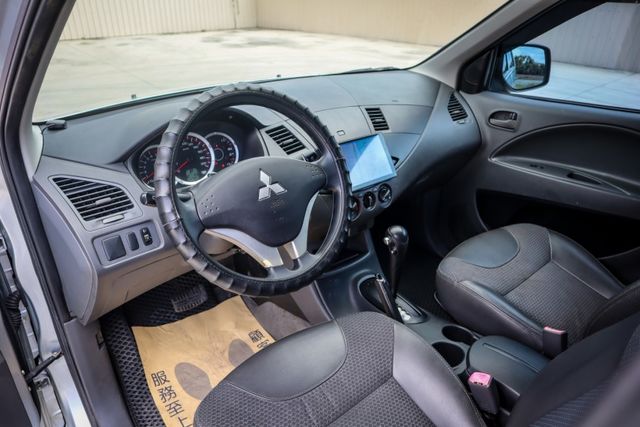 【雅緻自排 商旅兩用車】里程保證│衛星導航│倒車顯影│CARPLAY│USB輸入│行車紀錄器│鋁圈│BOS煞車輔助  第7張相片