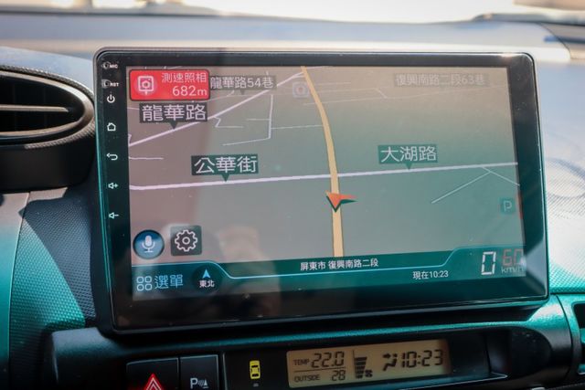 【里程僅１０萬 全車原鈑件】方向盤快控│抬頭顯示│倒車顯影│衛星導航│後座影音│後座出風│ISOFIX│恆溫空調│  第16張相片