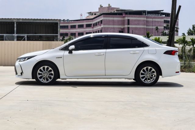 【尊爵影音版 原廠保養】TSS2.0│I-KEY│ACC跟車│車道偏移│倒車顯影│導航│後座出風│ISOFIX│盲點偵測  第3張相片