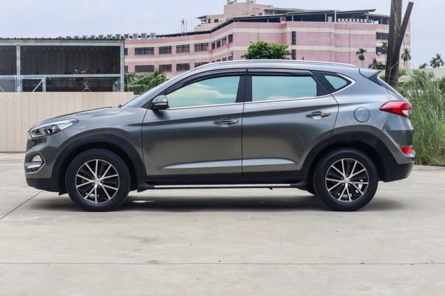 【1.6渦輪引擎 僅跑５萬９】原廠保養│原鈑件│I-KEY│衛星導航│倒車顯影│後座出風│ISOFIX│電動椅│雙區恆溫  第3張相片