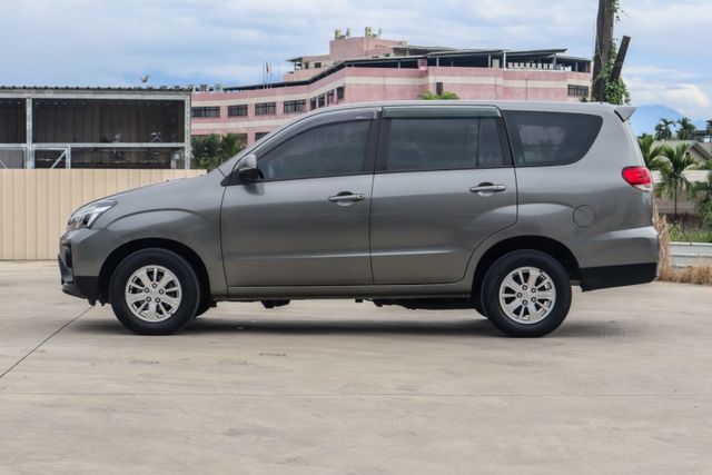 【精緻影音版 全車原鈑件】里程保證│衛星導航│倒車顯影│定速巡航│ISOFIX│後座獨立空調│胎壓偵測│自動感應頭燈  第2張相片