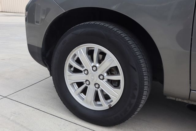 【精緻影音版 全車原鈑件】里程保證│衛星導航│倒車顯影│定速巡航│ISOFIX│後座獨立空調│胎壓偵測│自動感應頭燈  第3張相片