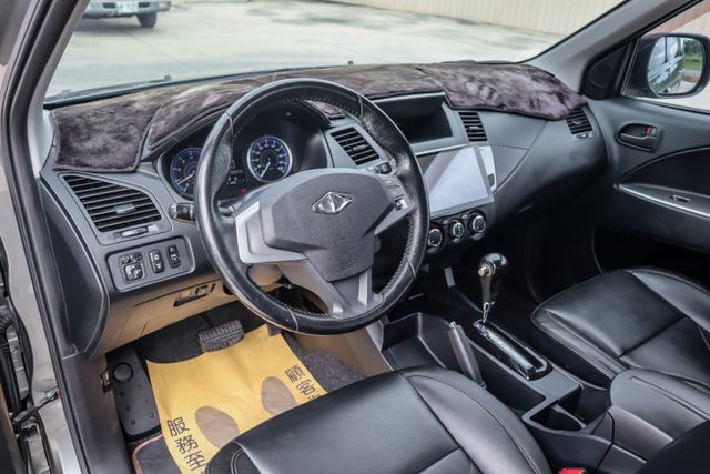 【精緻影音版 全車原鈑件】里程保證│衛星導航│倒車顯影│定速巡航│ISOFIX│後座獨立空調│胎壓偵測│自動感應頭燈  第7張相片