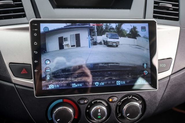 【精緻影音版 全車原鈑件】里程保證│衛星導航│倒車顯影│定速巡航│ISOFIX│後座獨立空調│胎壓偵測│自動感應頭燈  第15張相片