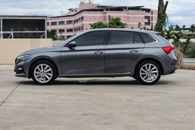 【小改款豪華動能版 原廠保養】全車原鈑件│全速域跟車│車道置中│CARPLAY│數位儀表│電子後視鏡│盲點偵測│電動尾門  第2張相片