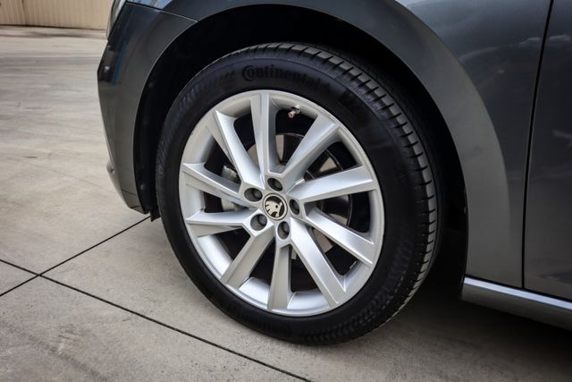 【小改款豪華動能版 原廠保養】全車原鈑件│全速域跟車│車道置中│CARPLAY│數位儀表│電子後視鏡│盲點偵測│電動尾門  第3張相片