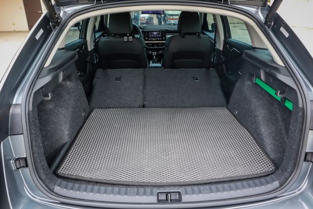 【小改款豪華動能版 原廠保養】全車原鈑件│全速域跟車│車道置中│CARPLAY│數位儀表│電子後視鏡│盲點偵測│電動尾門  第6張相片