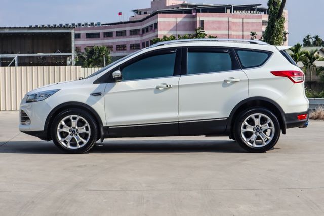 【最頂級旗艦版 原廠保養】全車原鈑件│ACC跟車│車道維持│腳踢電動尾門│電動椅│HID頭燈│ISOFIX│自動停車系統  第3張相片