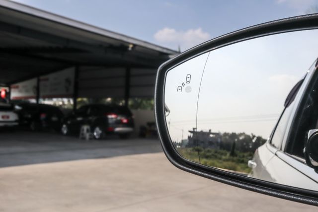 【最頂級旗艦版 原廠保養】全車原鈑件│ACC跟車│車道維持│腳踢電動尾門│電動椅│HID頭燈│ISOFIX│自動停車系統  第6張相片