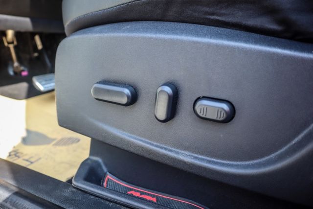 【最頂級旗艦版 原廠保養】全車原鈑件│ACC跟車│車道維持│腳踢電動尾門│電動椅│HID頭燈│ISOFIX│自動停車系統  第9張相片