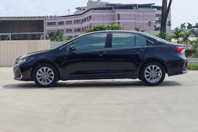 【豪華版 僅跑３萬】 購車送全新安卓機│全車原鈑件│TSS2.0│LV2駕駛輔助│全速域跟車│車道偏移輔助│ISOFIX  第3張相片