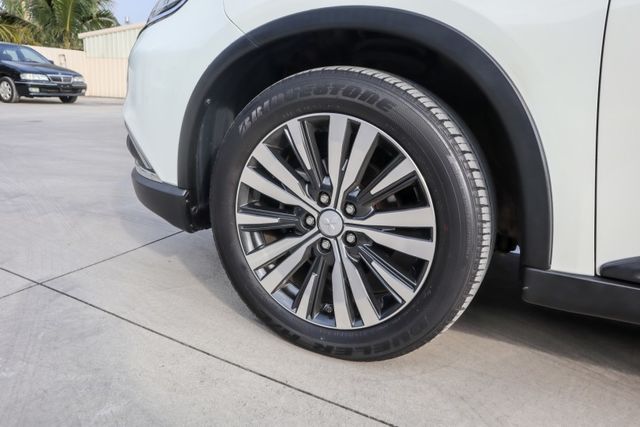 【僅跑６萬多 全車原鈑件】I-KEY│ACC跟車│車道偏移輔助│CARPLAY│倒車顯影│ISOFIX│後座出風│  第3張相片