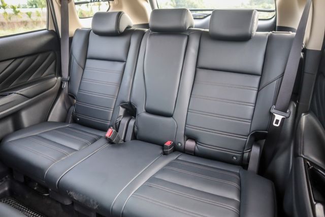 【僅跑６萬多 全車原鈑件】I-KEY│ACC跟車│車道偏移輔助│CARPLAY│倒車顯影│ISOFIX│後座出風│  第8張相片