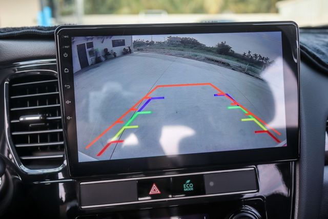 【僅跑６萬多 全車原鈑件】I-KEY│ACC跟車│車道偏移輔助│CARPLAY│倒車顯影│ISOFIX│後座出風│  第13張相片