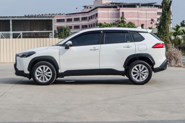 【豪華版 全原鈑件】新車保固中│原廠保養│TSS2.0│全速域跟車│車道置中│倒車顯影│手機連結│ISOFIX│後座出風  第3張相片