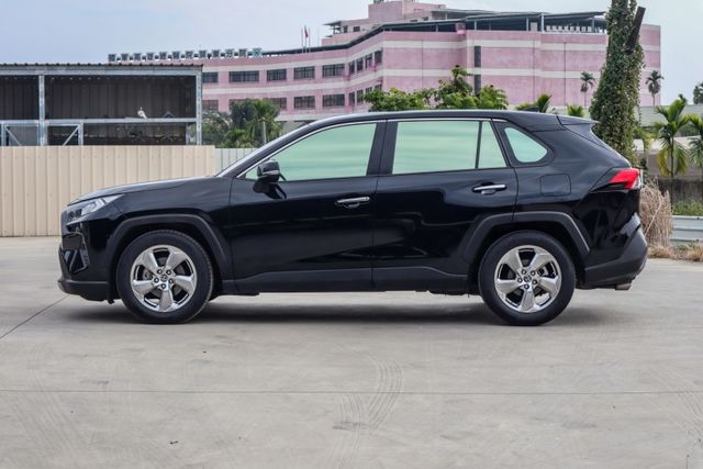 【尊爵影音版 全車原鈑件】里程保證│ACC跟車│車道偏移輔助│CARPLAY│盲點偵測│電動椅│衛星導航│ISOFIX  第3張相片