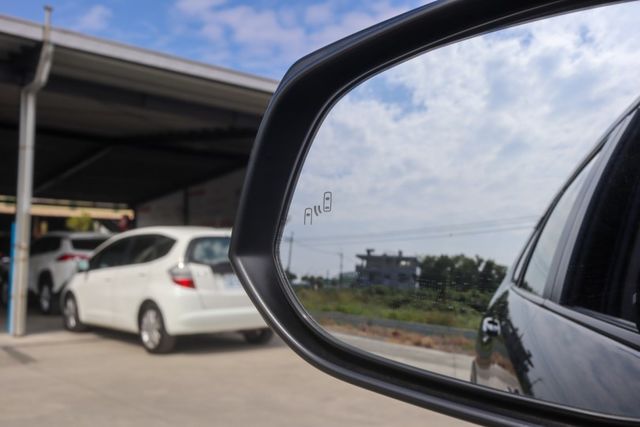 【尊爵影音版 全車原鈑件】里程保證│ACC跟車│車道偏移輔助│CARPLAY│盲點偵測│電動椅│衛星導航│ISOFIX  第5張相片